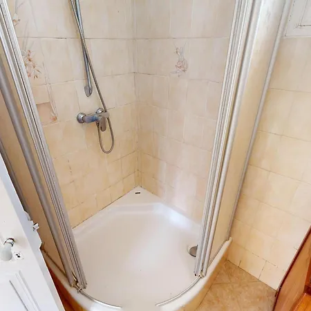 2p Au 1er Etage D'une Maison Avec Jardin, A 5 Min Du Centre Et De La - Fr-1-196-360 Menton