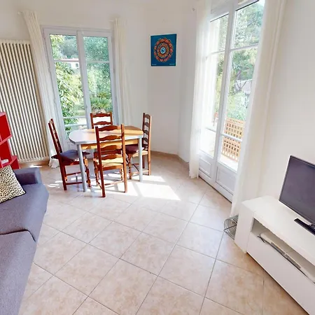 2p Au 1er Etage D'une Maison Avec Jardin, A 5 Min Du Centre Et De La - Fr-1-196-360 Mentona