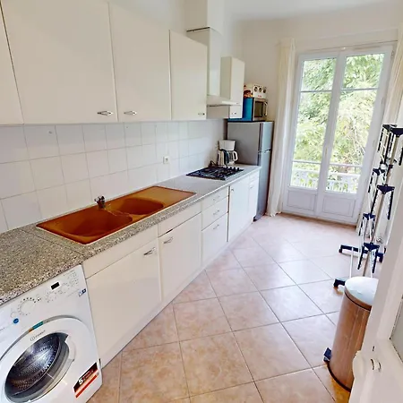 2p Au 1er Etage D'une Maison Avec Jardin, A 5 Min Du Centre Et De La - Fr-1-196-360 * Menton